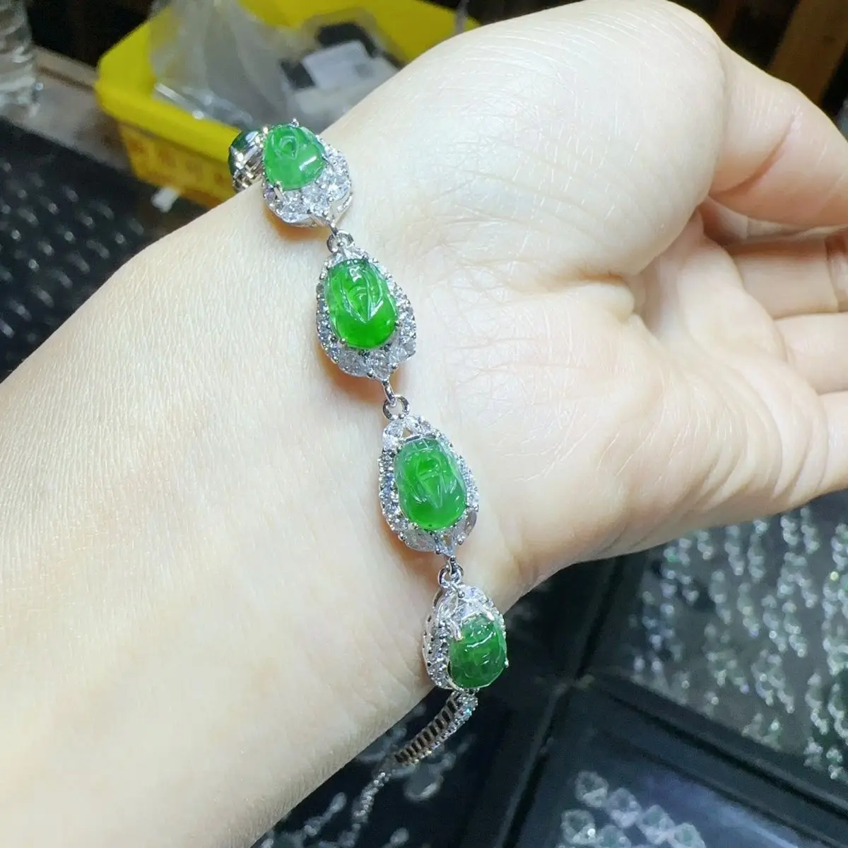 Natural A jadeite ice green Pixiu bracelet (choose one of the best in diversity)