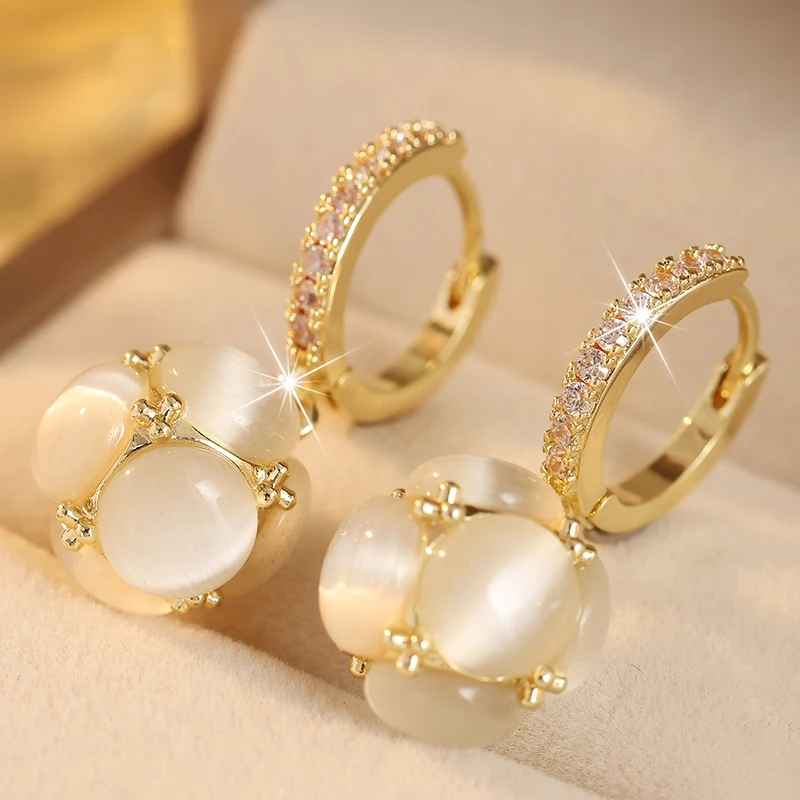 Elegant Chic Design Synthetic Moonstone Cluster Ball Golden Dangle Earrings for Women Luxury Temperament Banquet Wedding Jewelry
