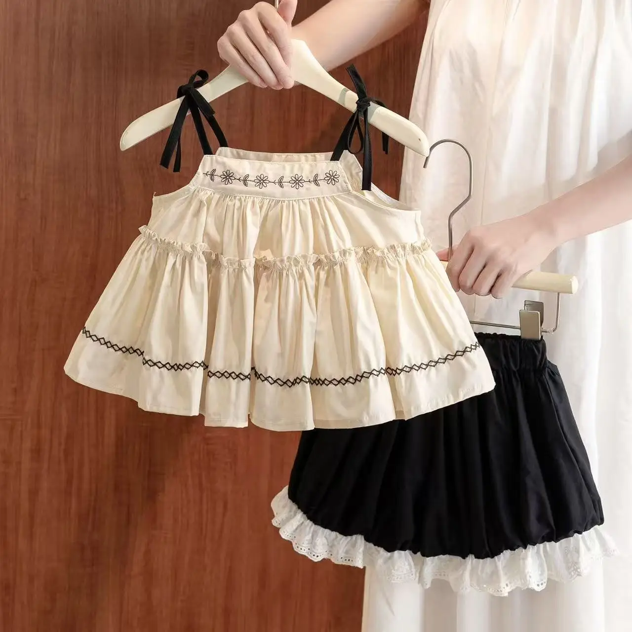 

Girls Summer Outfit New Children's Set Baby Embroidered Strap Top Faion Lace orts Two-Piece Set Korean Sle Cotton