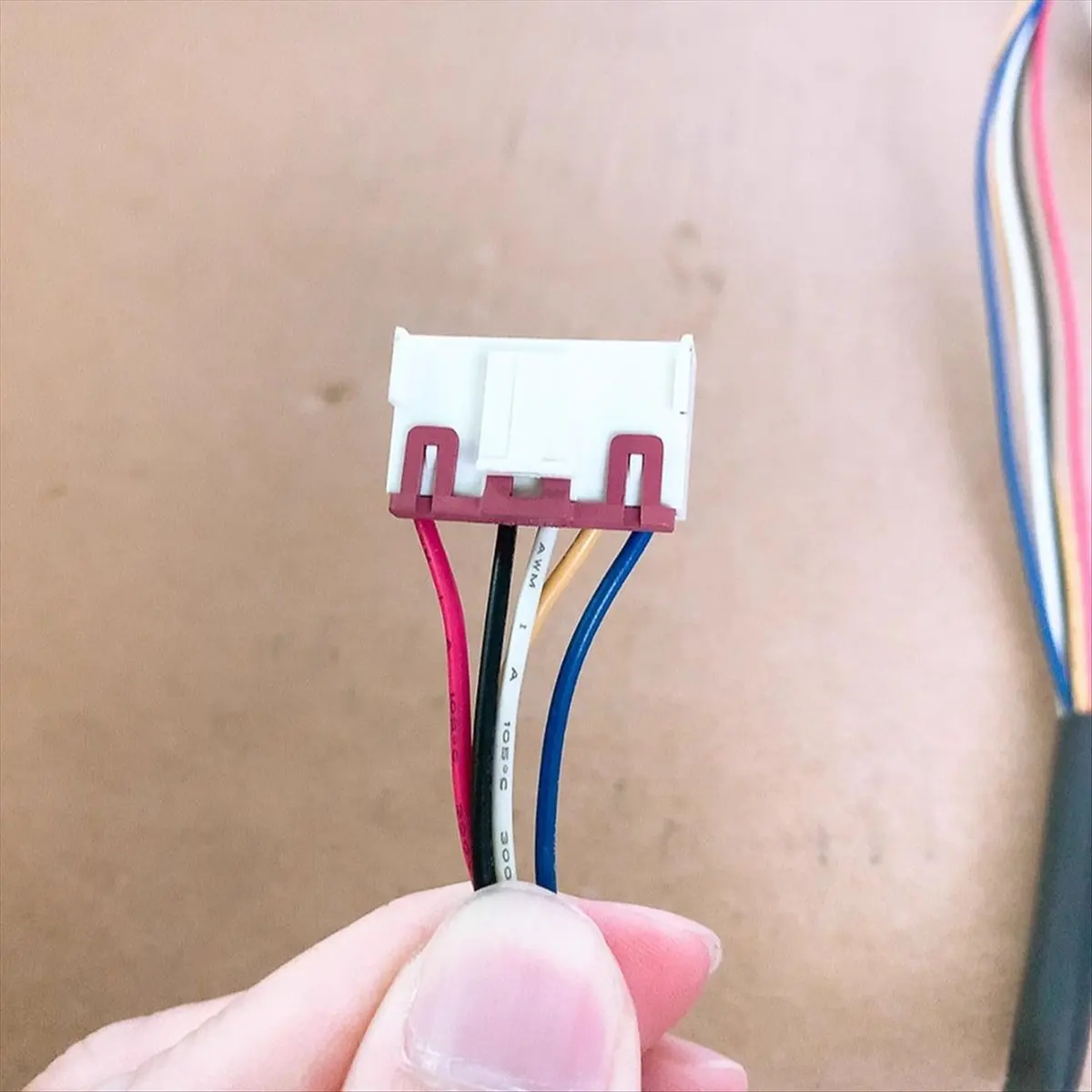 

Совместимый — двигатель кондиционера 38 Вт для HITACHI RRMB8A427 ZKFP-38-8-115L, 5-проводной двигатель постоянного тока, длина вала 48 мм