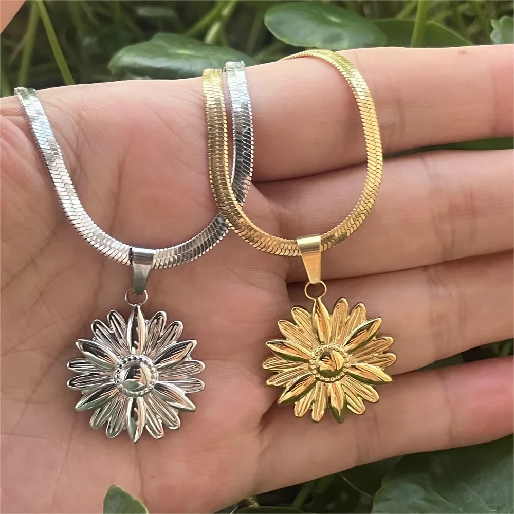 New Stainless Steel Sunflower Pendant Necklace For Women Gold Color Charm Daisy Flower Choker Necklace Girl Wedding Jewelry