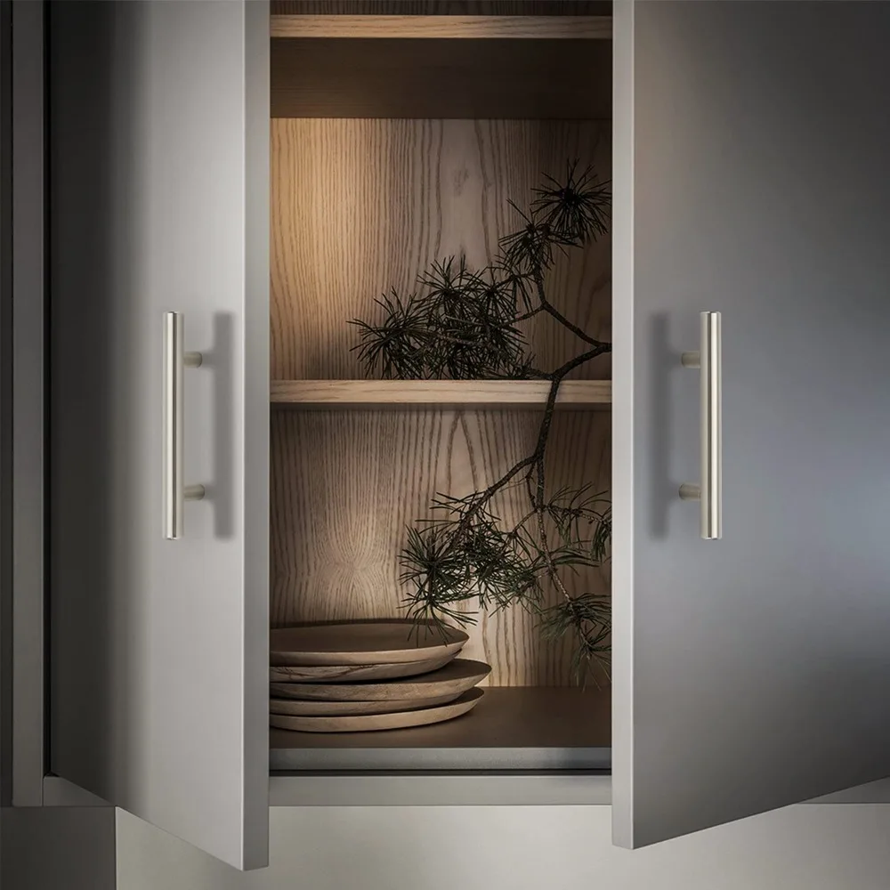 Maniglia per armadio Euro Bar da 20 pezzi Maniglia in acciaio inossidabile al nichel satinato Maniglia per porta dell'armadio moderna e semplice Argento spazzolato