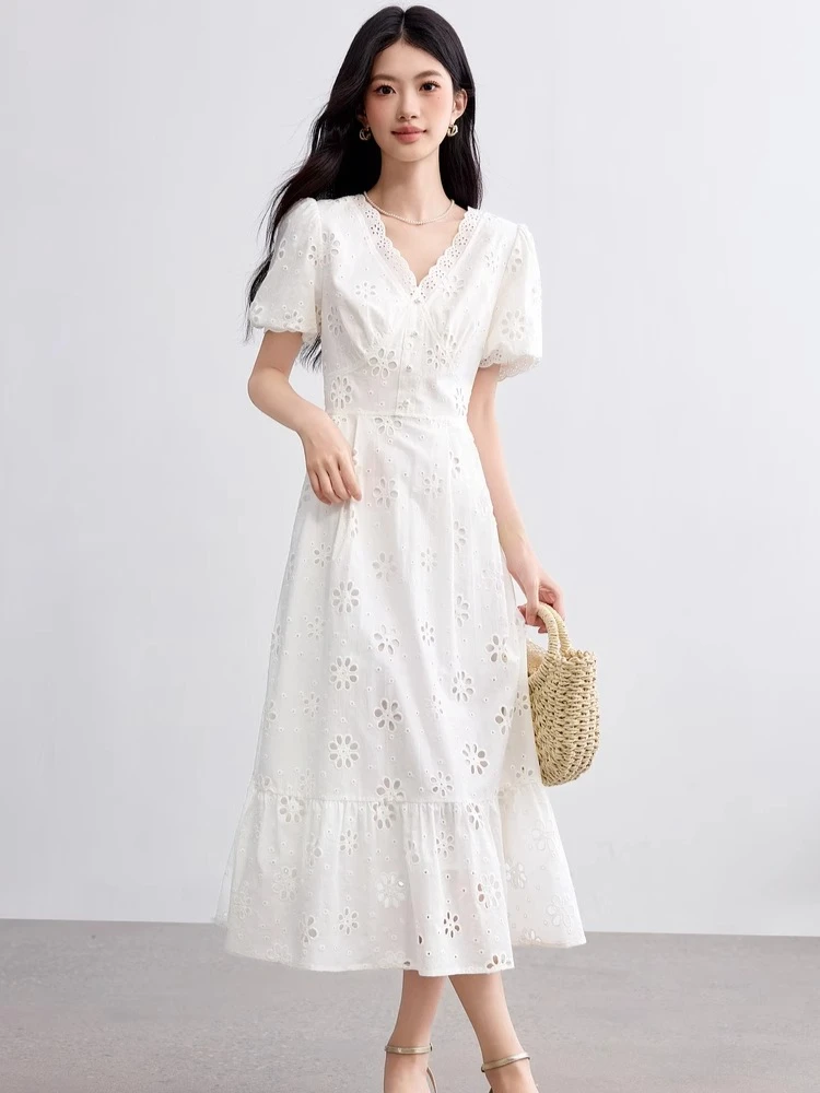 

SENTUBILA Embroidered Dress Women's Summer 2025 Lace V-neck Lantern Sleeveed X-Silhouette Slim Fit Dress Beaded Button Q52LI2079
