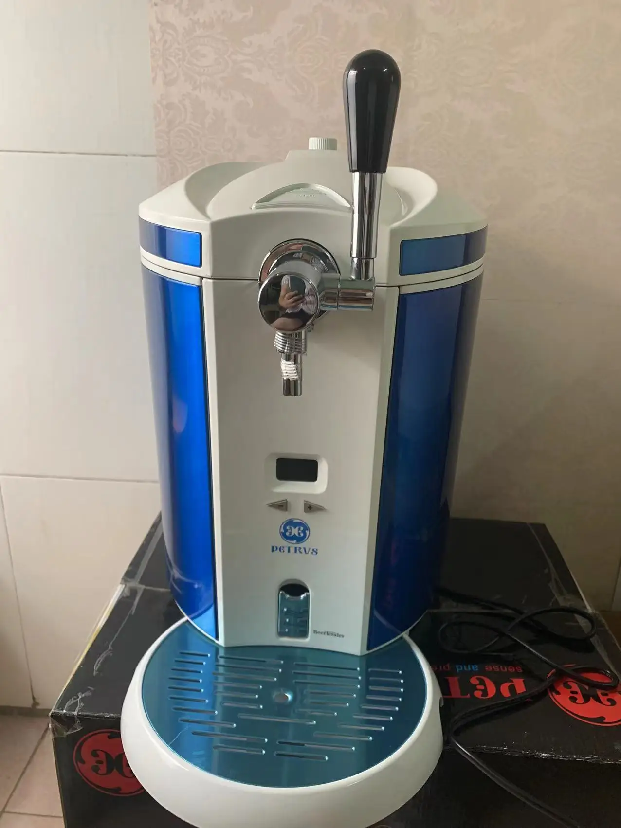 5L Mini Draft Beer Kegerator and Dispenser 220V Europe Plug with Beer Tap Fit on 5L Beer Keg