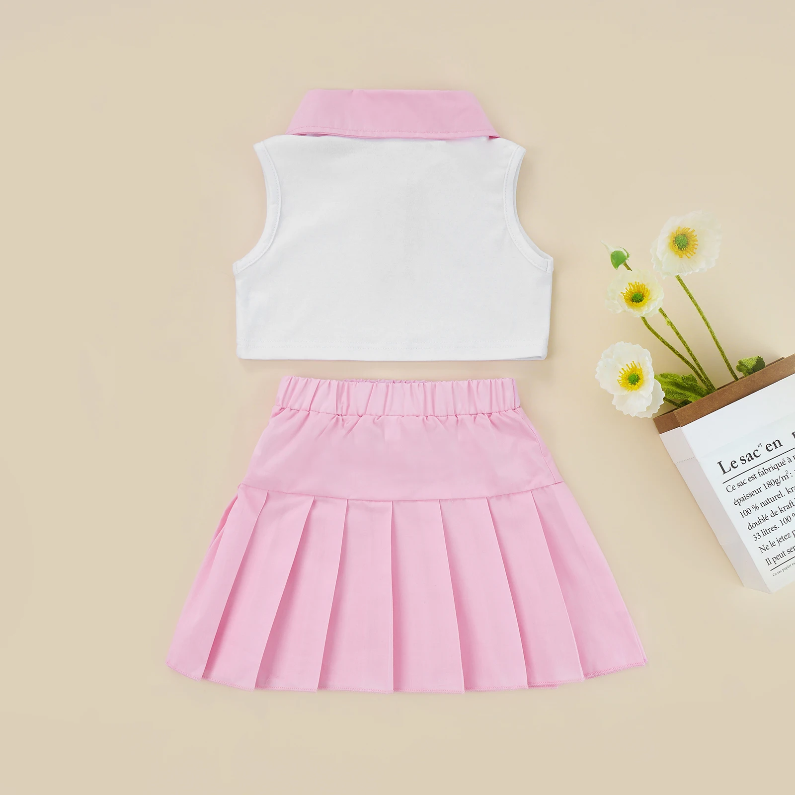 Tenue d'été pour petite fille avec gilet côtelé en tricot jupe plissée trapèze 2 pièces Tenue d'été pour petite fille avec gilet côtelé en tricot jupe plissée trapèze 2 pièces
