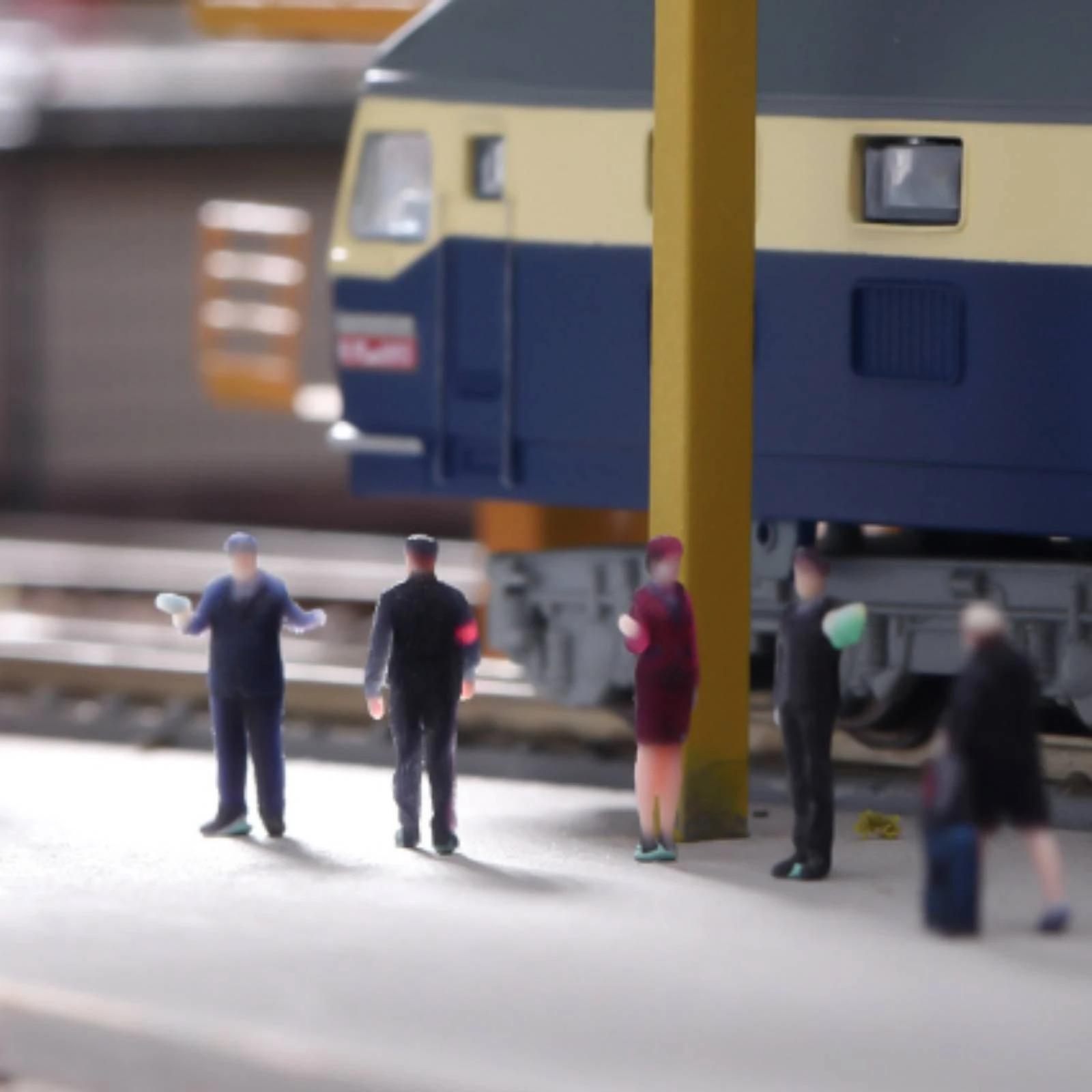 4 Pieces Station Personnel Figurines 1/160 Scale Railway Figures Model Train Figures Lifelike Miniatures Delicate for Modelers