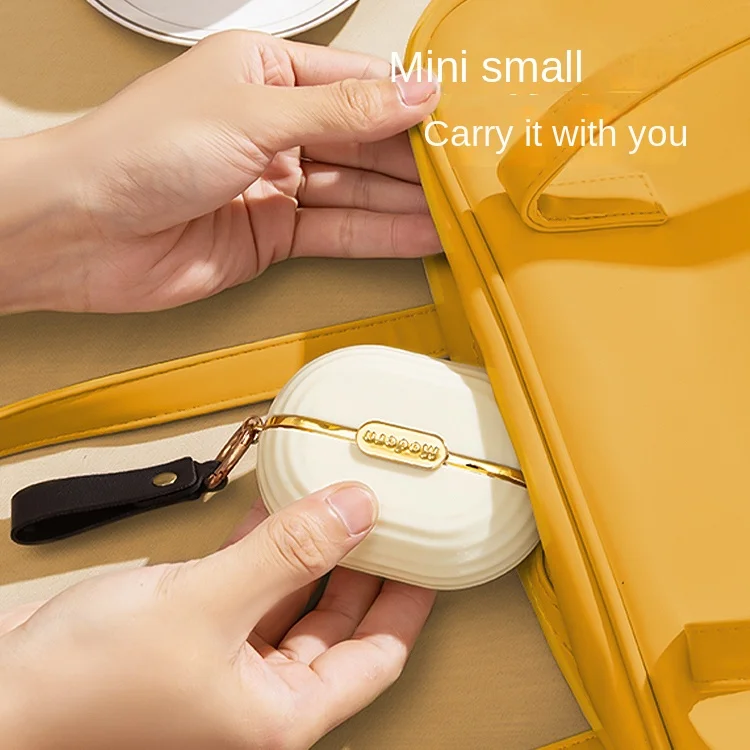 Mini Portable Lint Applicator Roller Can Be Torn To Replace Paper on The Body Stained Clothes Hair Removal Device