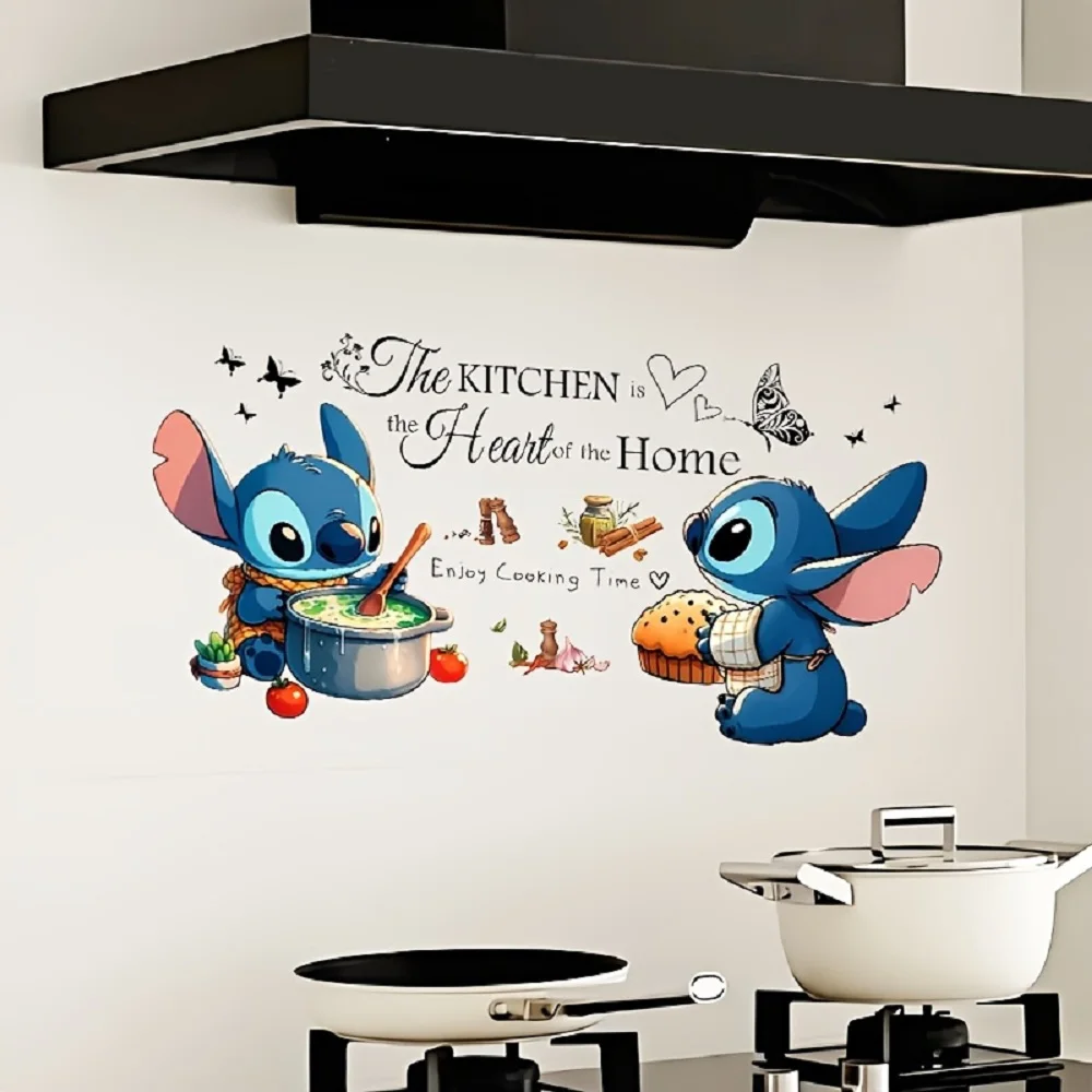 1 ملصق حائط ذو طابع ممتع، شخصية غرزة لطيفة، محاطة بمكونات مثل الطماطم والتوابل - مناسب للزجاج والجدران والثلاجات والمرايا وديكور الغرفة، وتصميم ممتع، وخيار هدايا المتسوقين في العطلات