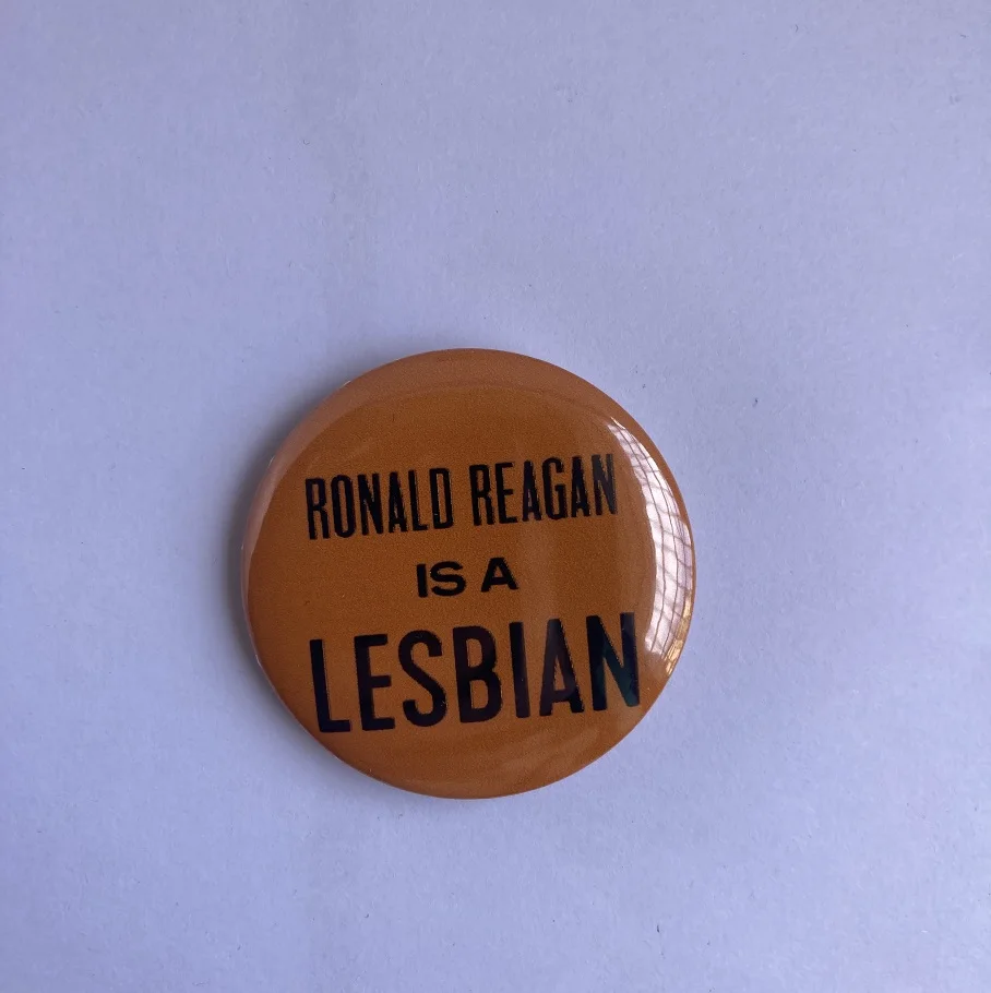 أزرار خمر شارة بدبوس 1.73 بوصة مضحك الفكاهة الساخرة روح الدعابة الرجعية إرتداد هدية دبابيس على ظهره