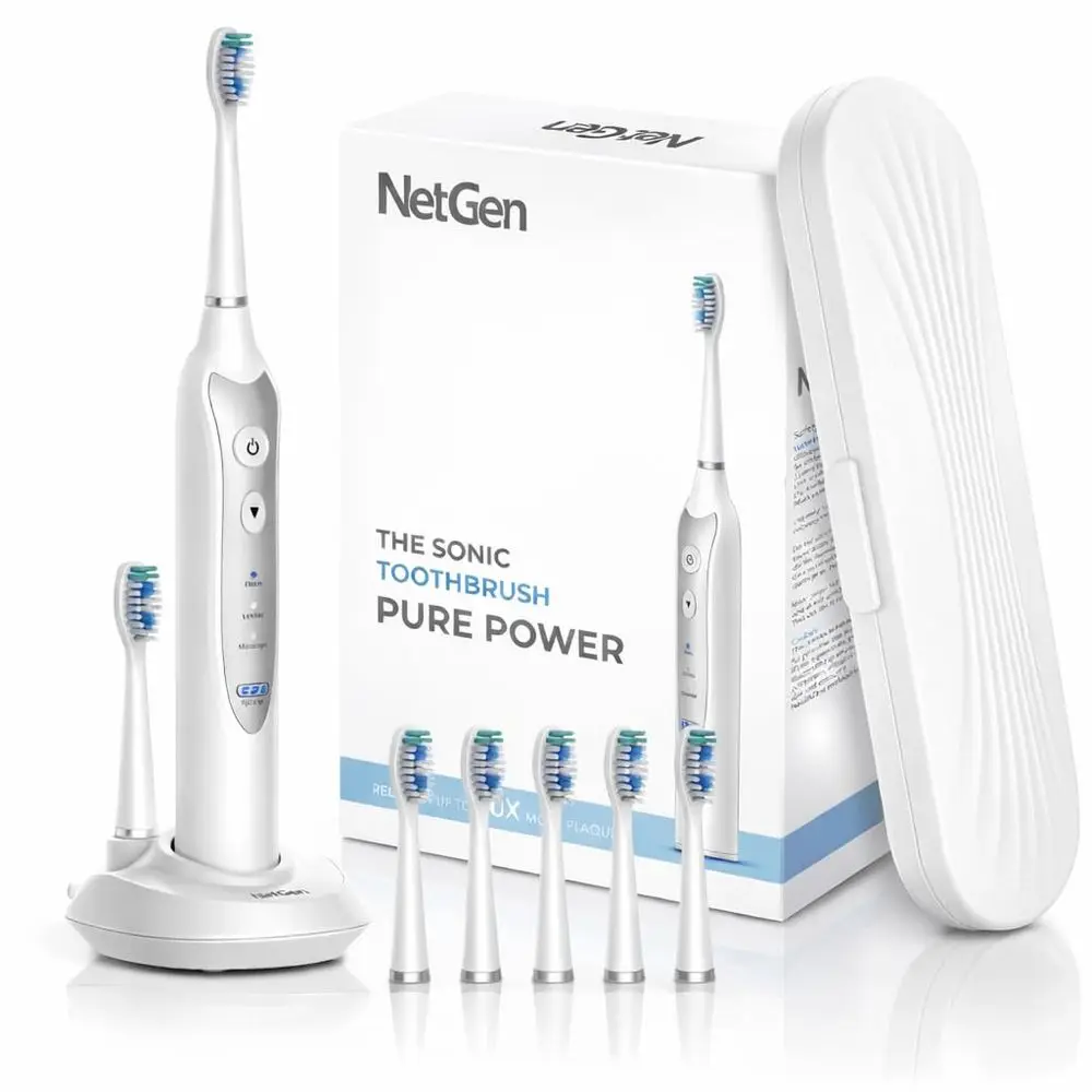 

Перезаряжаемая электрическая зубная щетка для взрослых с 5 насадками, дорожным чехлом, мягкой щетиной, 3 режимами, 2-минутным таймером, беспроводная, белая