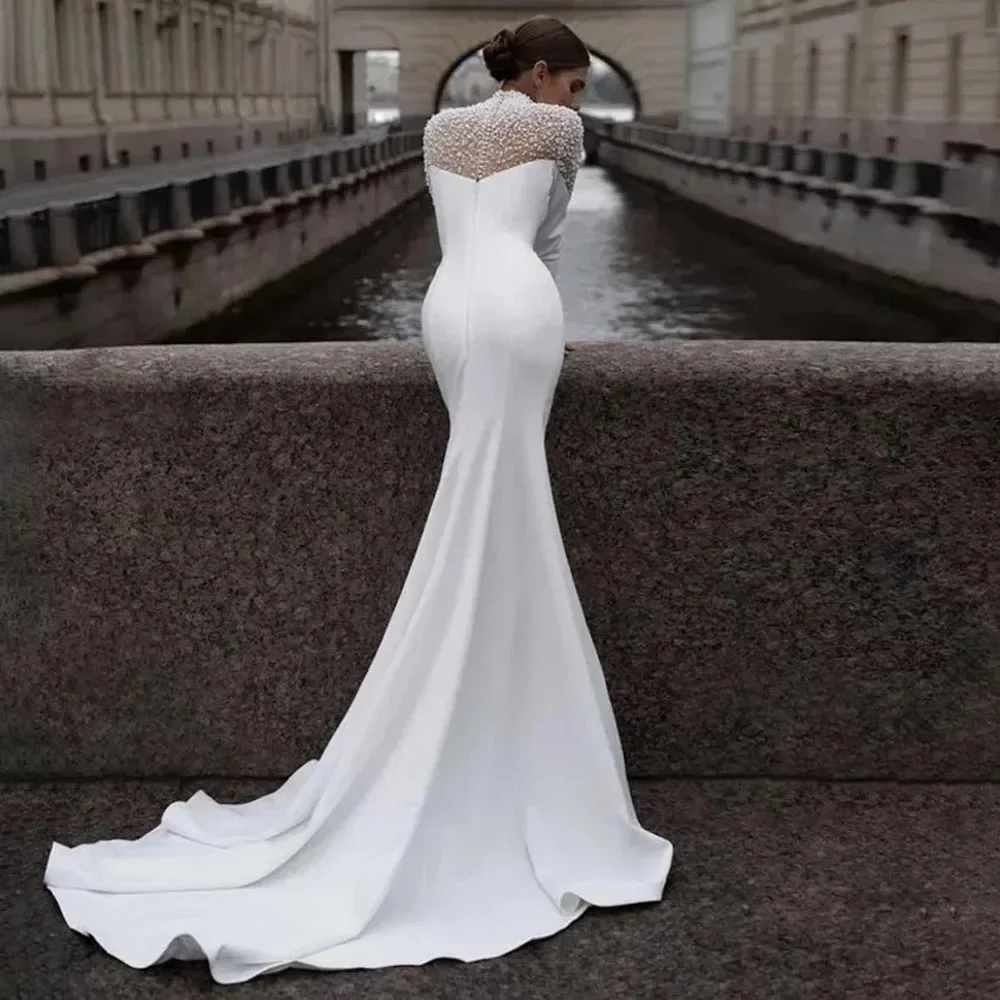 ชุดแต่งงานทรงเมอร์เมดแบบคอสูง แขนยาว ประดับมุก แบรนด์ Jane Eyre พร้อมชายกระโปรงยาวแบบสั่งตัดได้ (Vestido De Noival)
