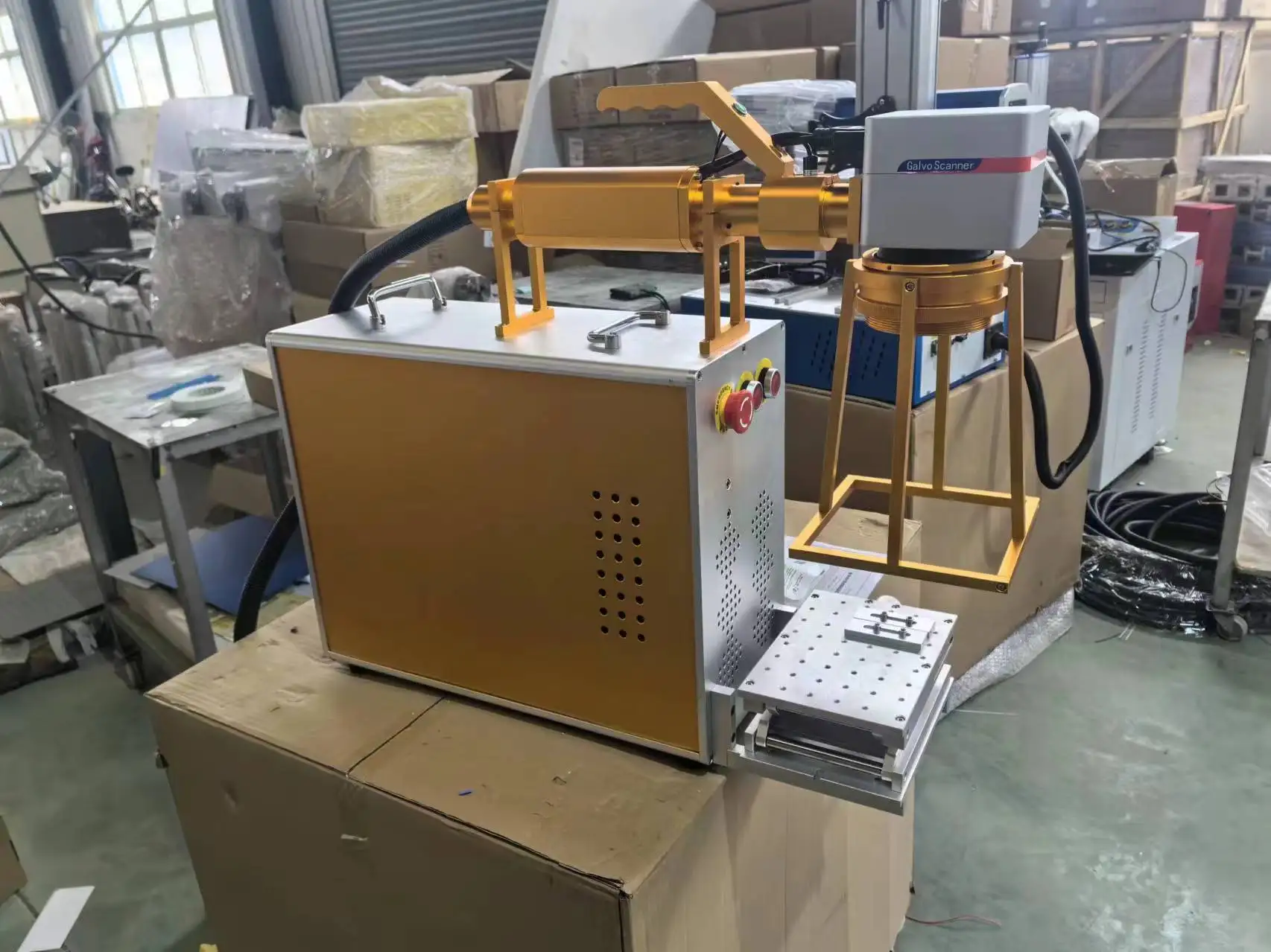 

FM-400S Длина волны лазера 1064 нм 20 кГц-80 кГц Выходная частота 110*110/150*150 (мм) Машина для маркировки волокна
