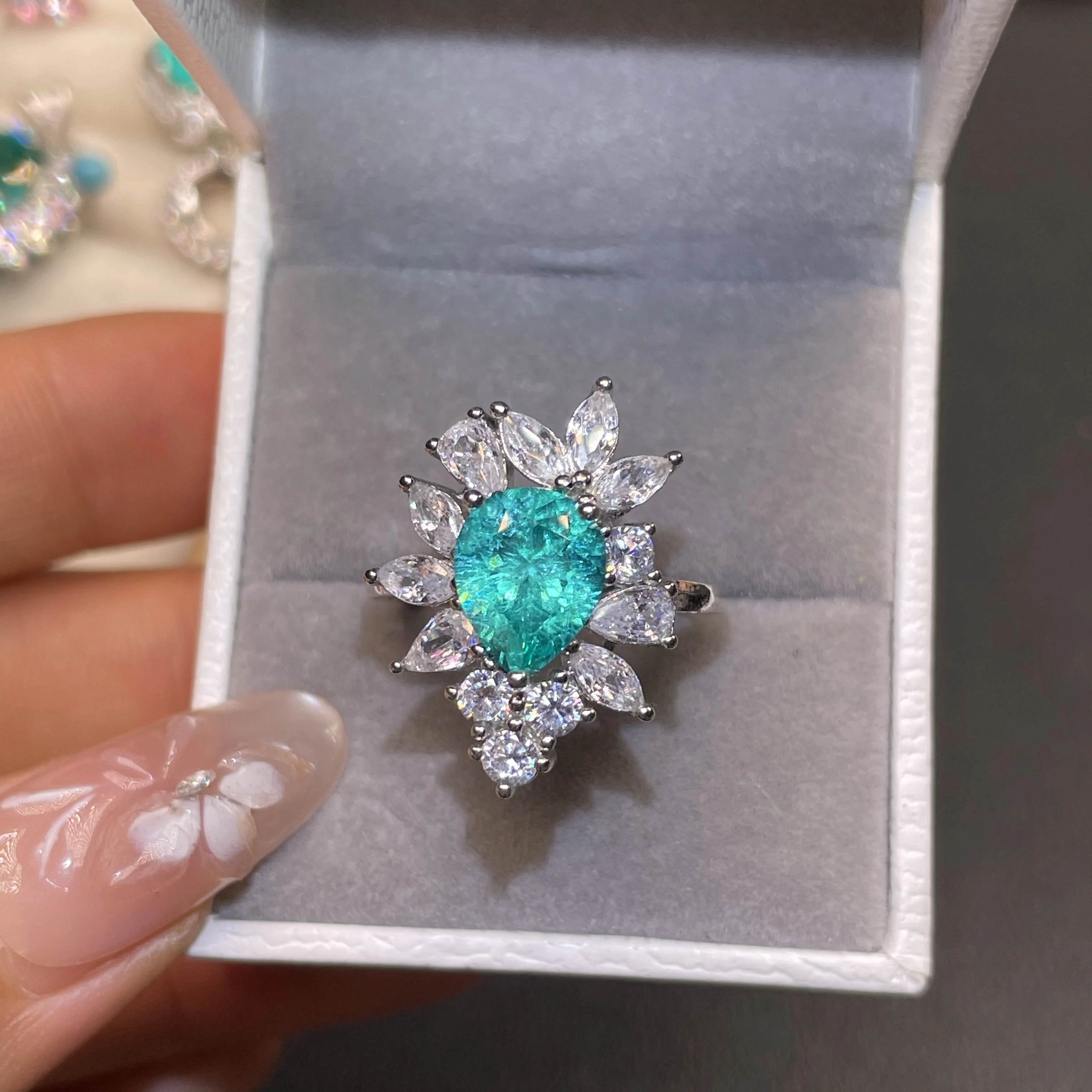 Luxurious high-cut Paraiba diamond sparkly ring - perfect wedding and engagement jewelry for women. Size: 10*12mm