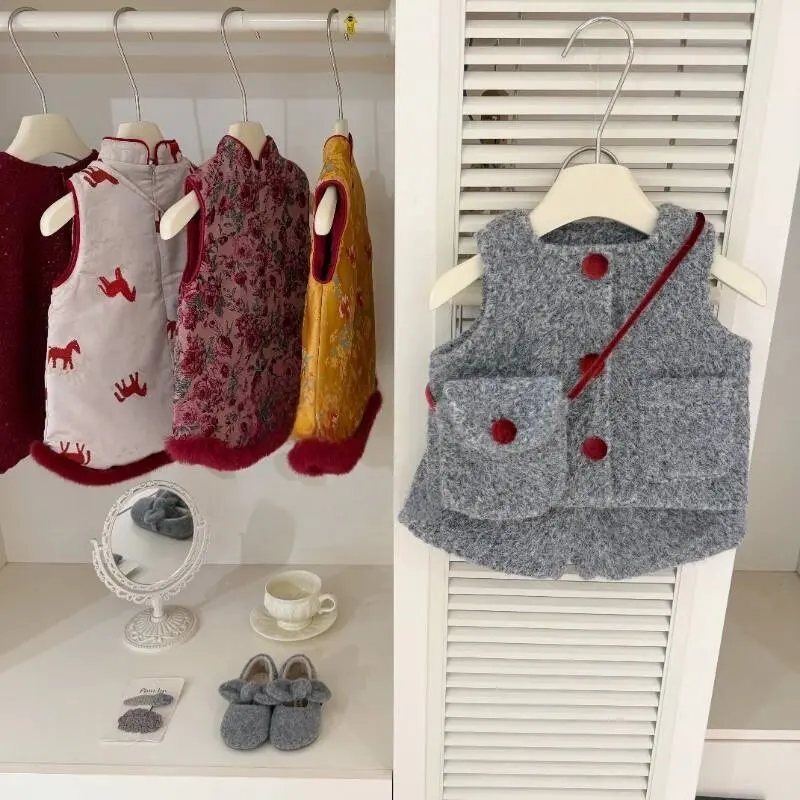 Free Bag Thousand Gold Wind Winter Baby Girl Gray Woolen Vest Shorts, Chinese New Year Clothes Foreign Style Fashionable Suit