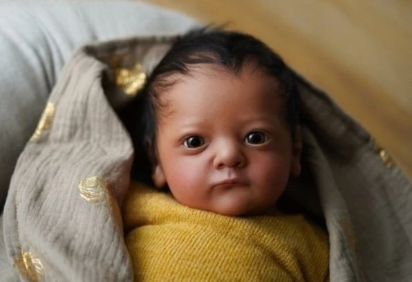 NPK 19''Fatto a mano di alta qualità incompiuto non verniciato parti di bambola fai da te Reborn Vera con corpo in tessuto occhi casuali