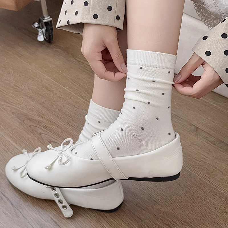 Herbst Damensocken Neuer Koreanischer Stil Klassische Lässige Lange Socken Einfache Gepunktete Süße Tägliche Crew-Socken Bequeme Atmungsaktive Weiße Socken für Frauen