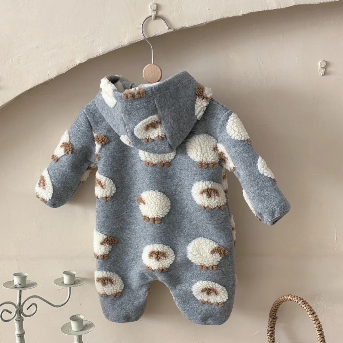 

Плюшевый простой детский комбинезон с вышивкой ягненка, зимний костюм для новорожденных девочек и мальчиков с длинными рукавами и капюшоном для ползания