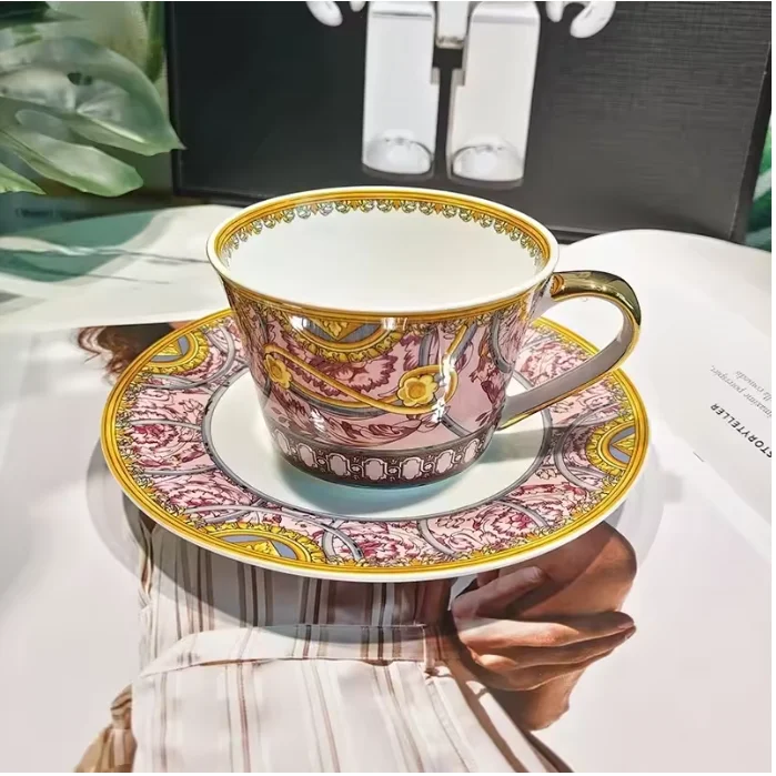 

New European Gold Rim Coffee Cups Bone China Hand-painted Tea Cup Coffee Cup Saucer Couples Mugs Drinkware Gift Box