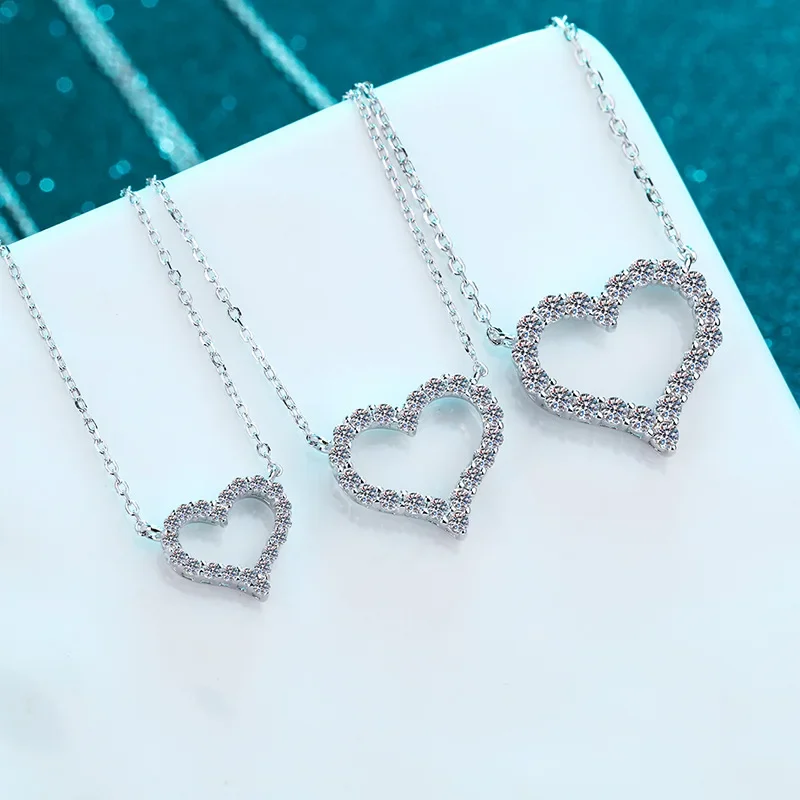 

18K gold inlaid diamond pendant Pt950 platinum heart-shaped moissanite D-color pendant fashionable women's pendant