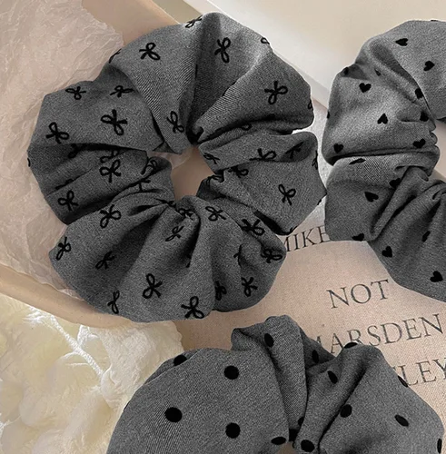 Imagen 2 del producto Y2K elegante estampado arco corazón lunares lazos para el cabello cuerda mujeres talla grande Scrunchies gris negro diadema Cola de Caballo titular sombreros