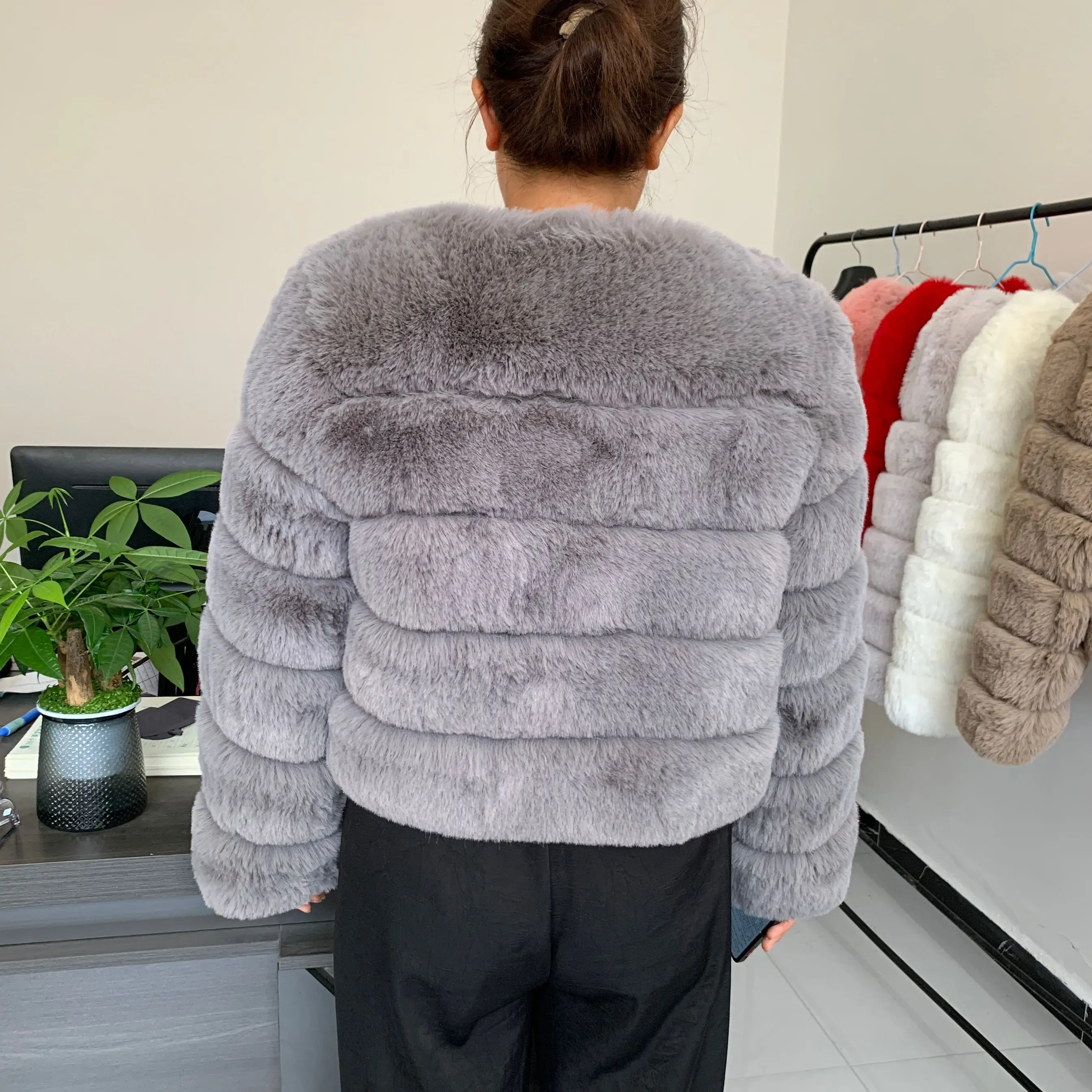 Damen Mode Kunstpelzmantel Super Angesagter Herbst Winter Kurzer Kunstfuchspelz Flauschige Jacke Hochwertig 7XL Damen Pelzmäntel – Detail 9