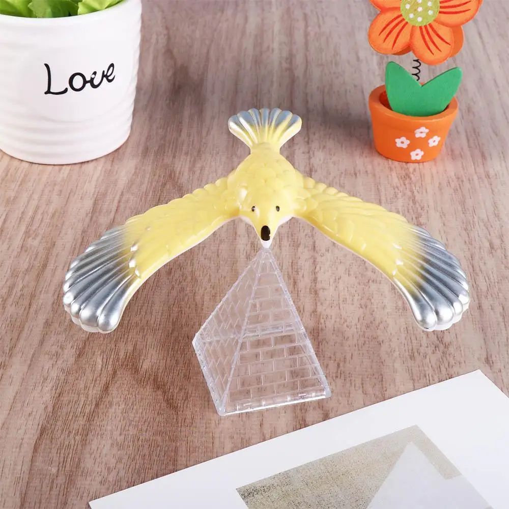 Thuis Speelgoed Kindercadeau Leren Gag Speelgoed Figuur Decoratie Desktop Ornamenten Magisch Behouden Evenwichtige Adelaar Vogelspeelgoed