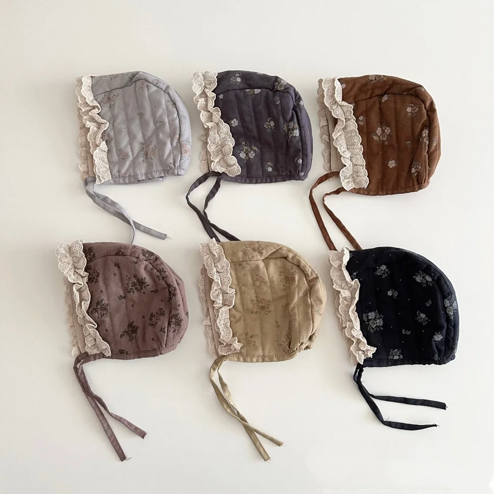 

Новые зимние кружевные шапки с цветочным принтом для девочек, детская защитная шапка для ушей, 8 цветов, детские дворцовые шапки, детские ветрозащитные теплые шапки