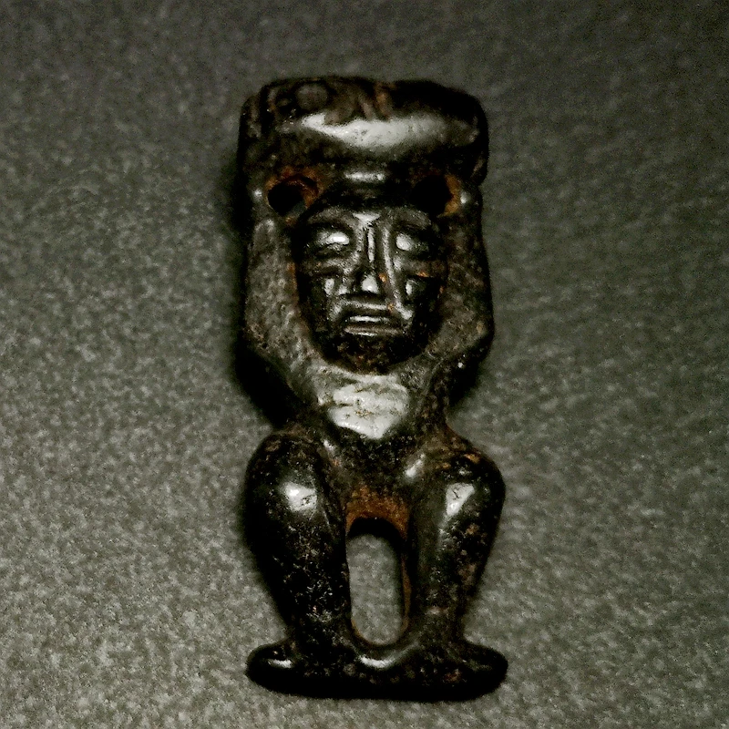 YIZHU CULTUER ART Size 7.9 x 3.2 cm Chinese Hongshan Culture Black Jade carving sun-god person Statue Pendant Collection