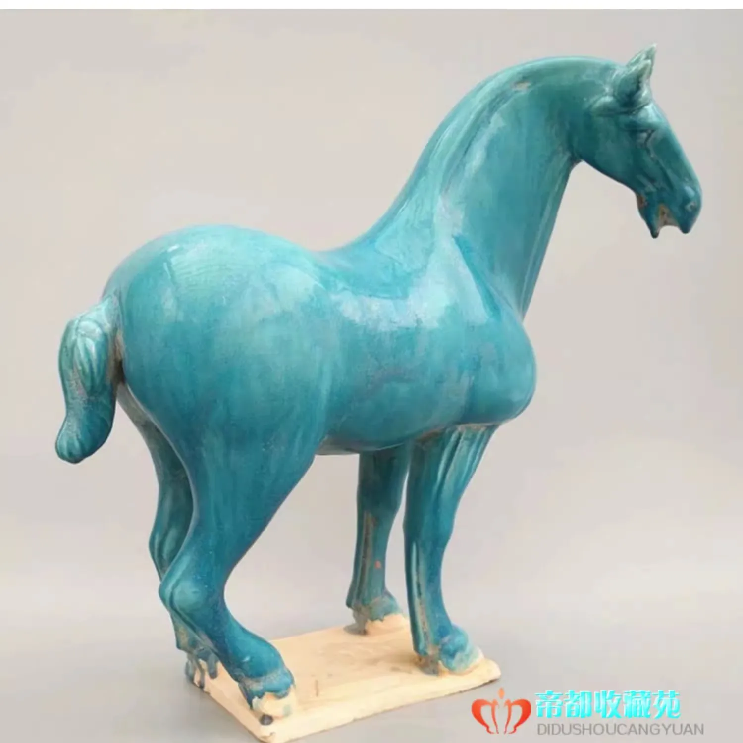 Tang Dynasty-style painted green glazed ceramic horse figurine, home decor, classical Chinese handicraft