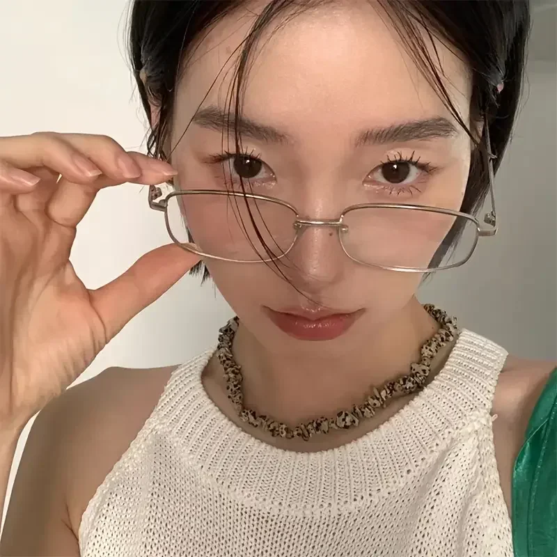 نظارات Y2K Harajuku Retro بإطار مربع صغير للنساء، نظارات معدنية شفافة للقراءة، نظارات زرقاء تحجب الضوء