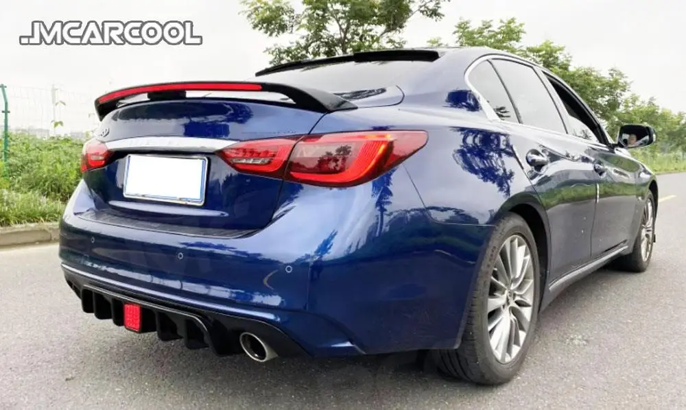 ABS Material Carbon Look Rear Bumper Lip Diffuser With LED Light for Infiniti Q50 2018 2019 Gloss Black Auto Car Decoration