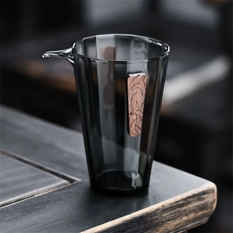 Japanese Style 230ml Heat-resistant Glass Fair Cup Tea Pitcher Heat Insulation Walnut Chip Tea Cup Chahai Kung Fu Tea Set