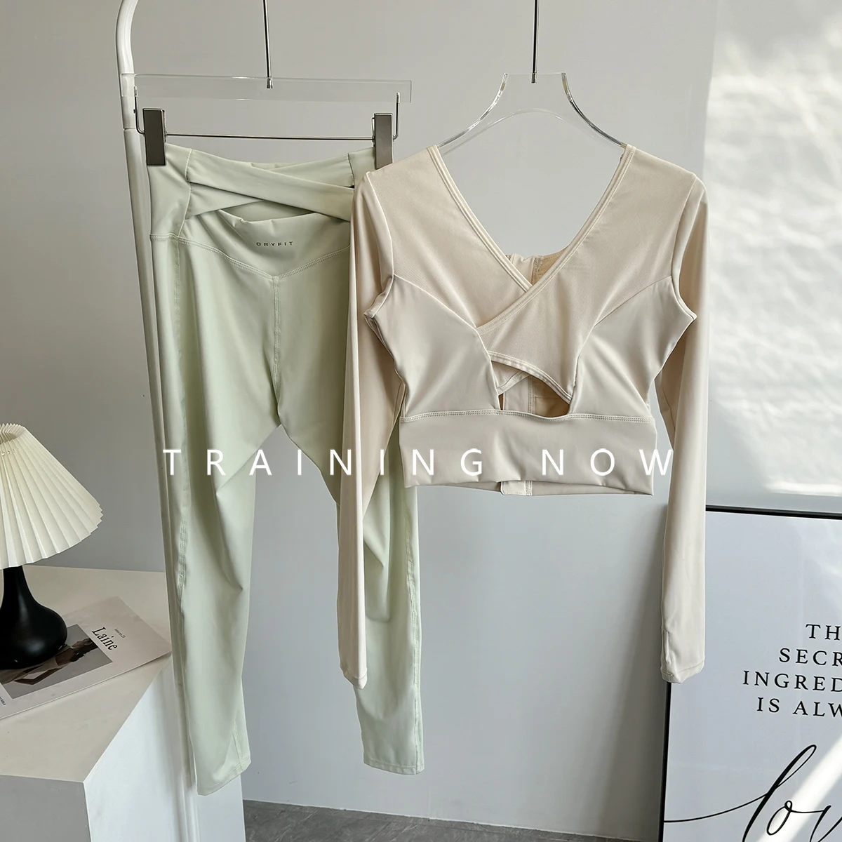 

Senior yoga suit for women in autumn and winter professional running exercise sportswear high waist hip lifting fitness trousers