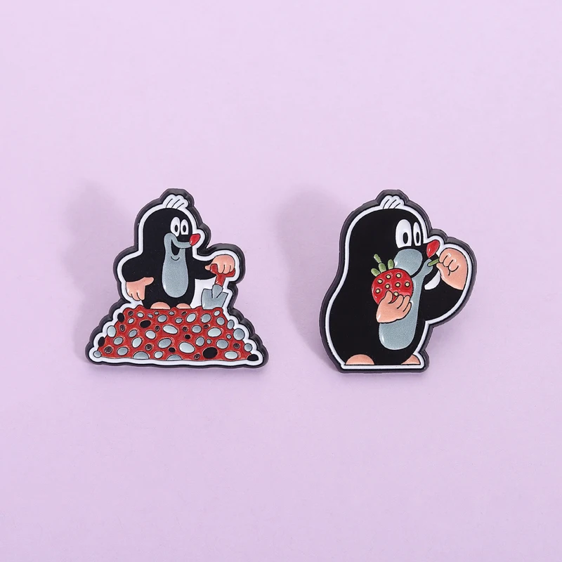 Mole Enamel Pin Str…