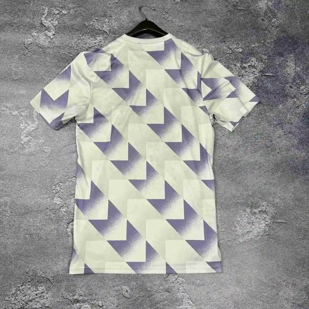 

A Sweat-absorbing and Quick-drying 3D Printed Training Suit for Teenagers and A Comfortable T-shirt for Both Men and Women.