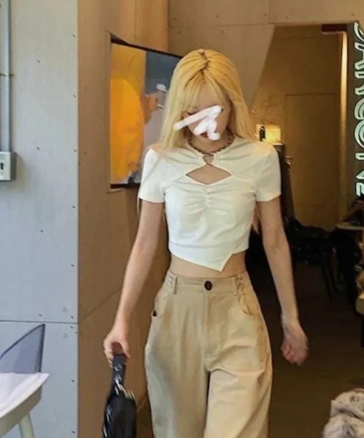 تي شيرت نسائي قصير الأكمام Harajuku صيفي مجوف بتصميم نحيف على الطراز الكوري فوق السرة