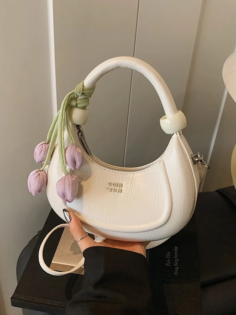 

Trendy Women's Crossbody Bag Versatile Summer Handbag Moon Tooth Shape Stylish Quality Material Fashionable Ladies Purse