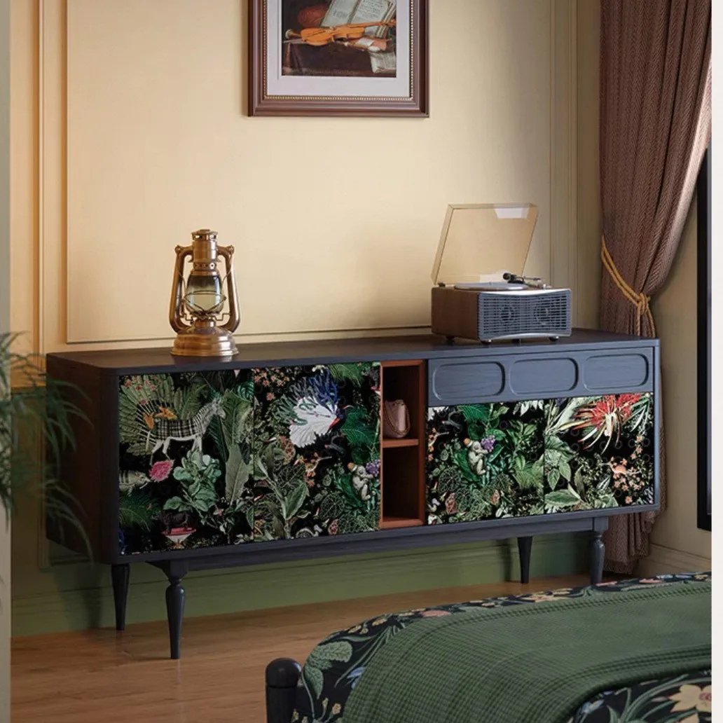 مدخل جانبي لغرفة المعيشة وغرفة الطعام الفرنسية القديمة، وخزانة المدخل، وخزانة جانبية عتيقة بلونين