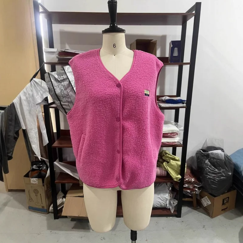 Plyšový krátký top bez rukávů2025Nová evropská a americká módní dámská volná jednořadá vesta - náhled 6