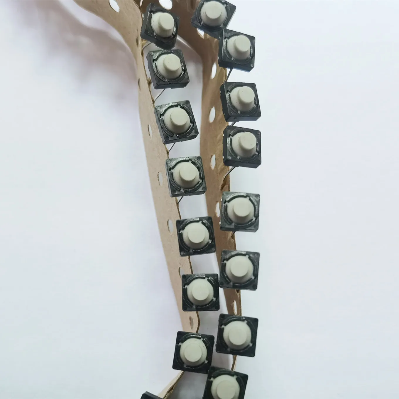 

Оригинальный новый 100% EVQ-QJD05B пыленепроницаемый 2-контактный кремнеземный сенсорный переключатель бесшумный 8*8*6 ключевой переключатель автомобиля