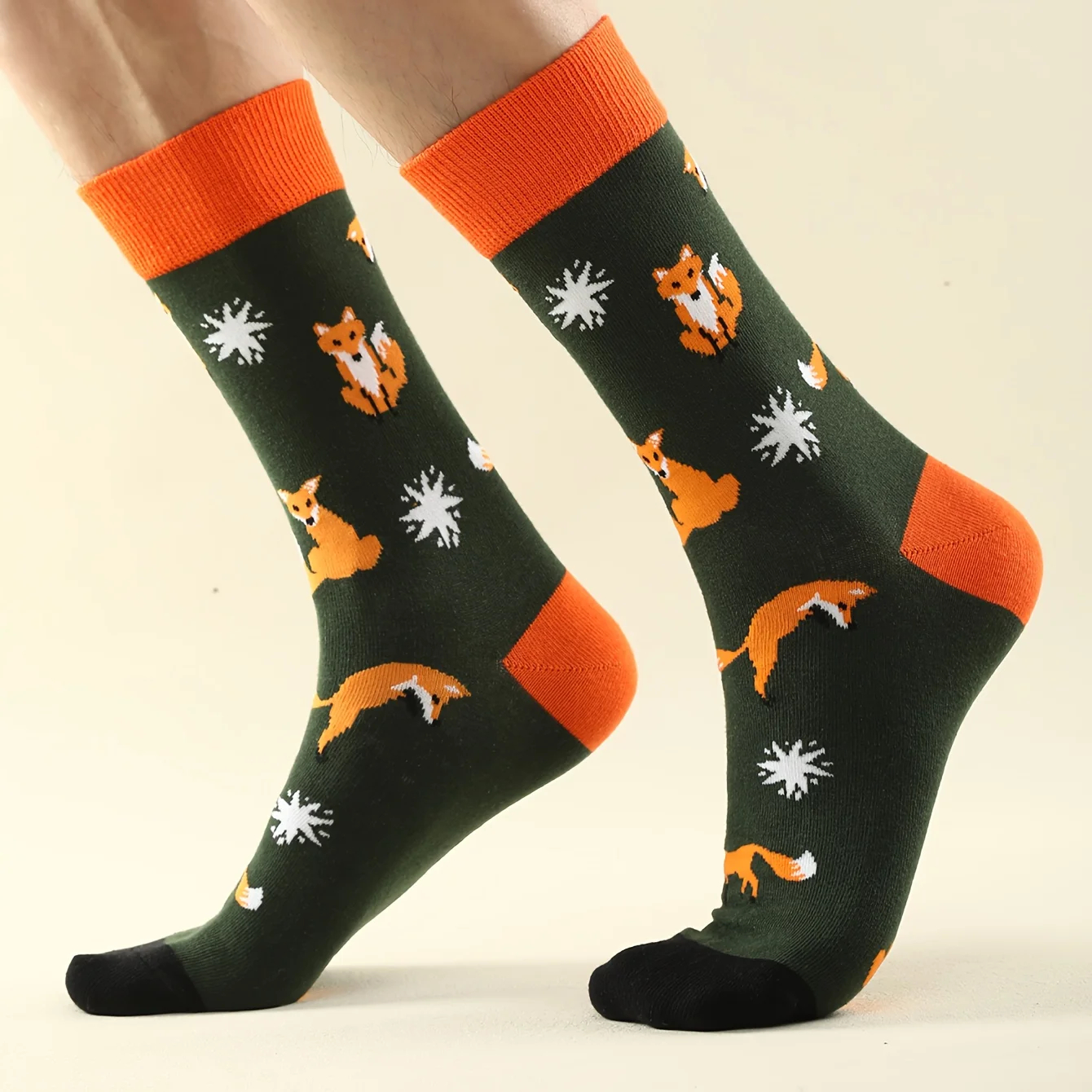 A pair of novelty fun fox patterns, green fashion trend socks suitable for Halloween Christmas Valentine\'s Day Gifts