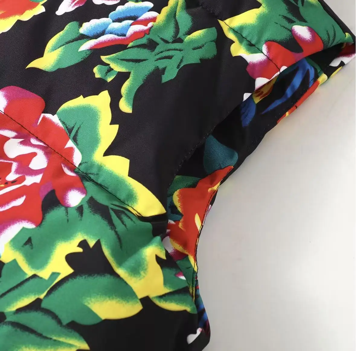 Nigo colete com capuz, jaqueta quente de poliéster sem mangas para o inverno, confortável, respirável, adequado para todos os dias, colete estampado # NIGO9521Z