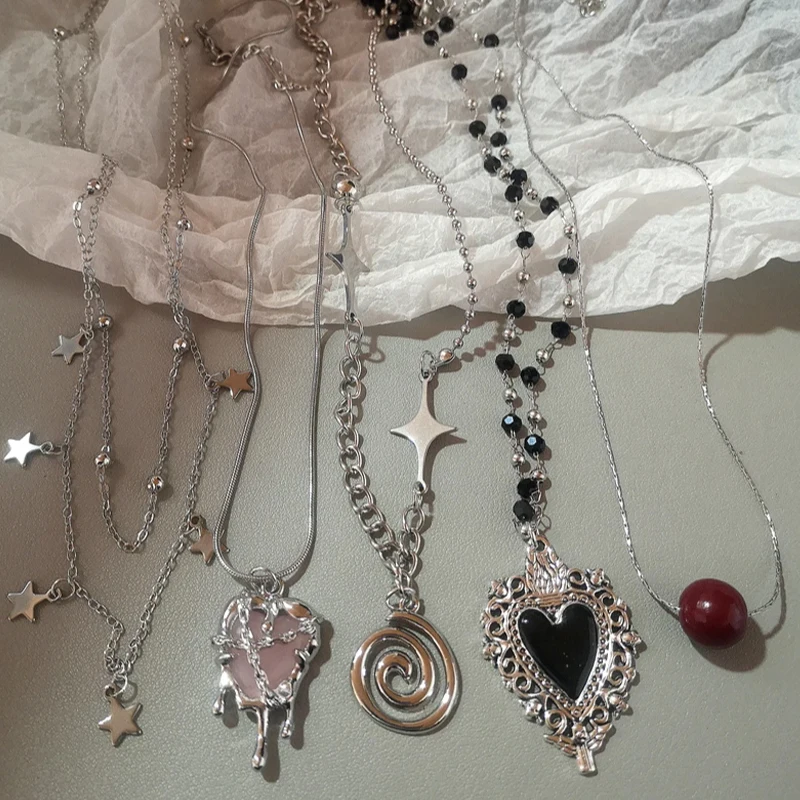 Collar con Colgante en Espiral Retro de Corazón y Estrella — Un Encantador Regalo de Joyería para Chicas Y2K y Entusiastas de la Moda Retro