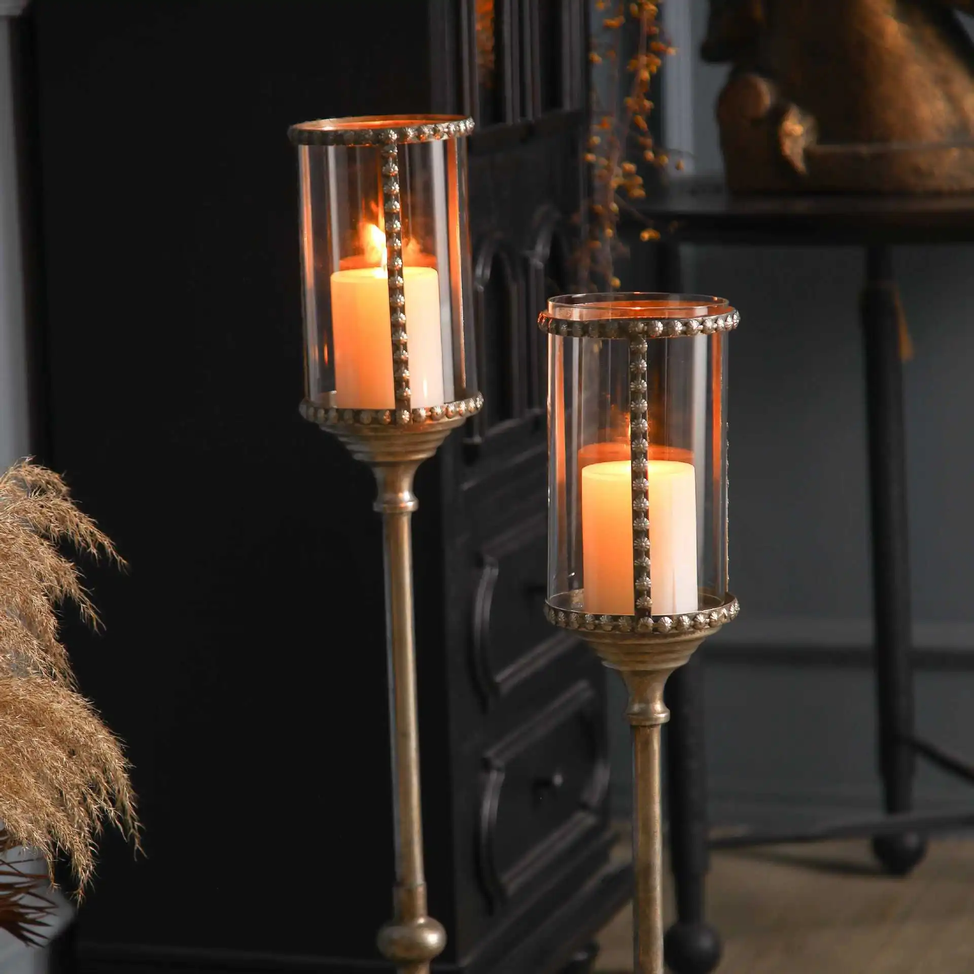 Wrought iron candle holders, high-footed floor-to-ceiling windproof candle holders, wholesale of B & B and hotel decorative