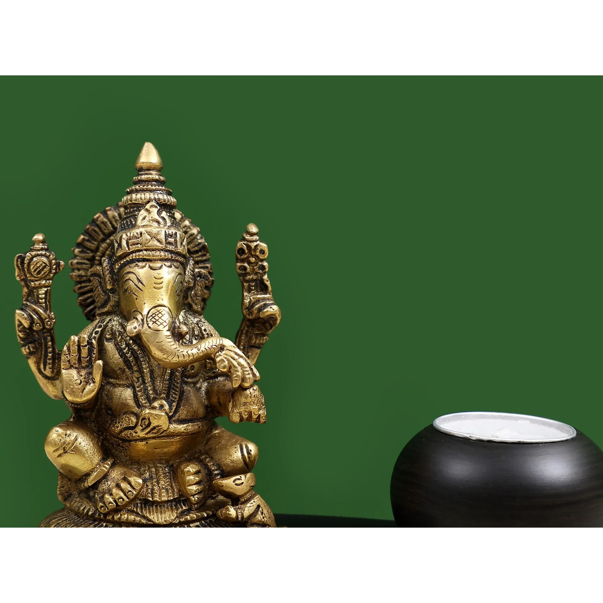 手作りの7インチの真鍮製ガネーシャ像、木製台座にキャンドル付き、美しいインドの芸術作品