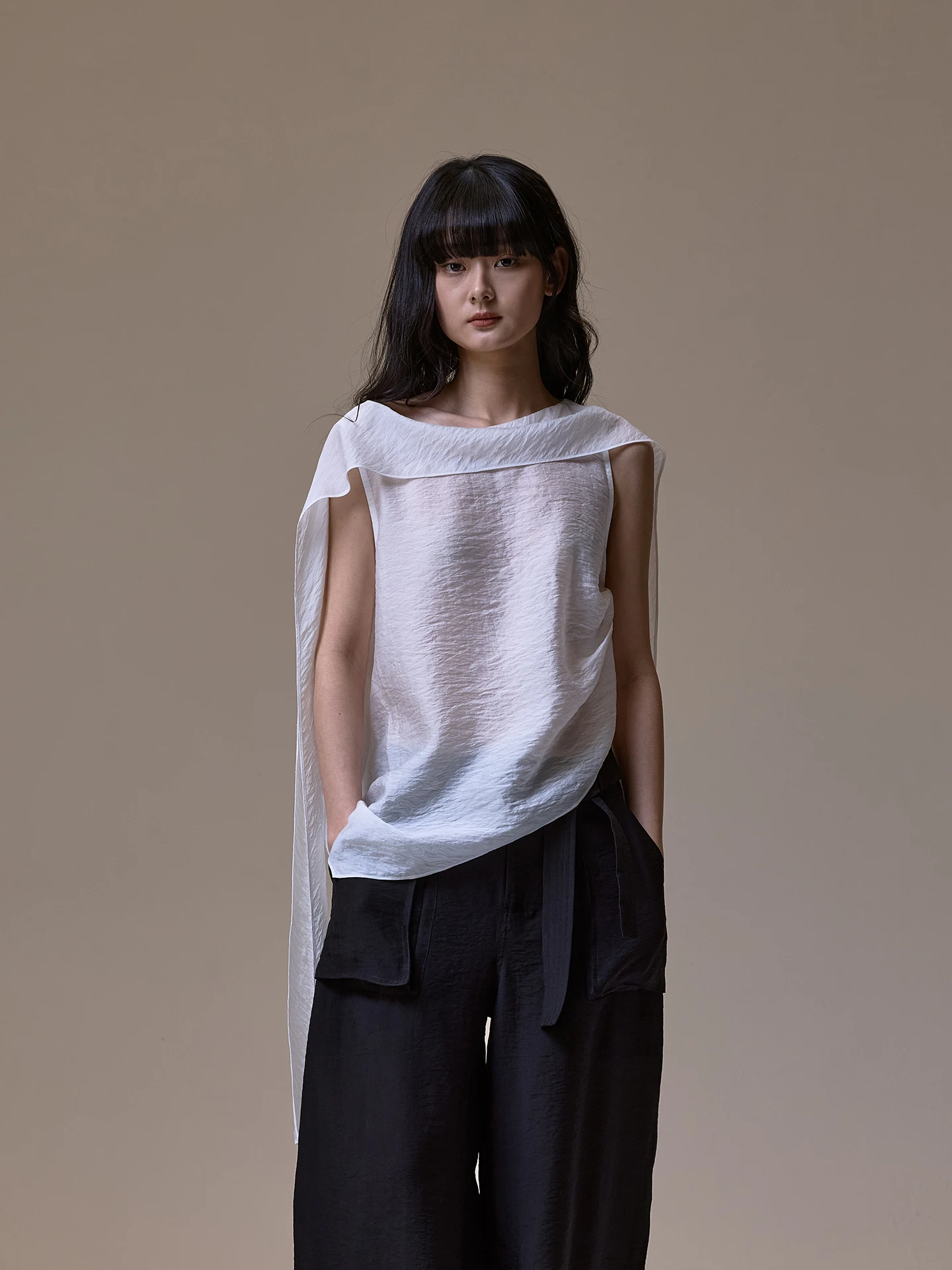 

Элегантный повседневный женский топ в романтическом стиле с асимметричным подолом и сборками, однотонный, летняя новинка INOUTHRQ2026