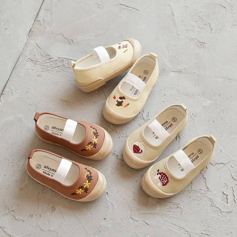 Spring Korean Version of Children\'s Embroidery Retro Girls Kindergarten Students Shoes Shallow Mouth Canvas Shoes 2-9 Years Old