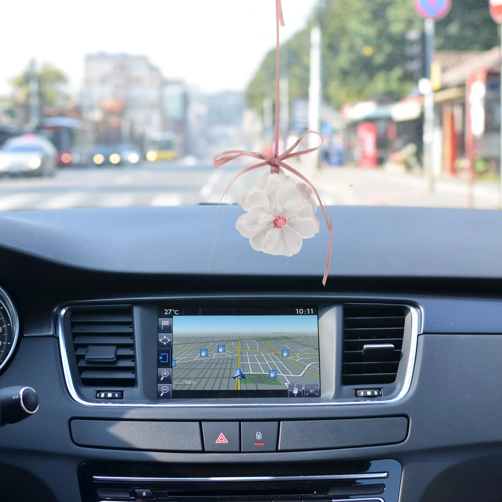 

Car Aromatherapy Pendant with Floral Ornament Hangable Air Freshener for Car Interior Cute Fragrance Diffuser Small Essential