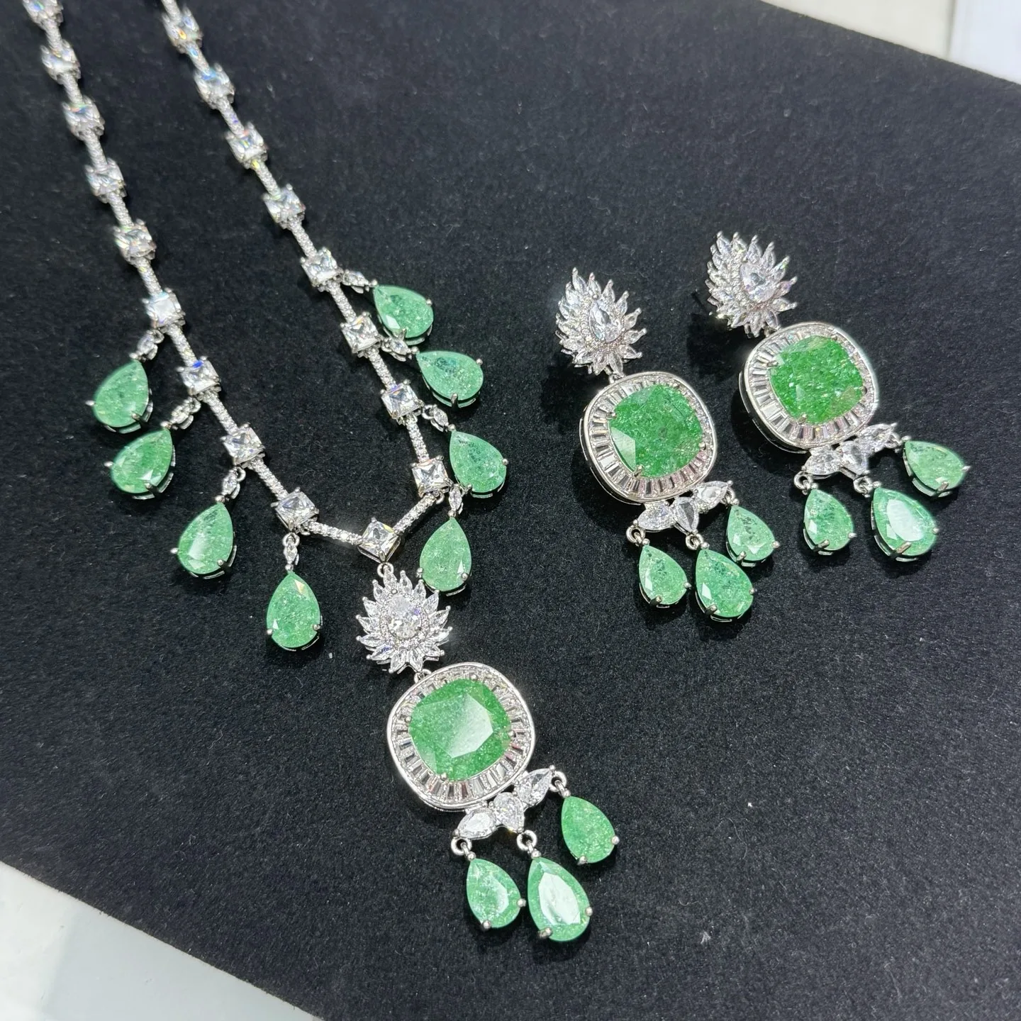 

Винтажное ожерелье с драгоценными камнями и серьги с каплями воды, комплект для женщин, модный ювелирный аксессуар