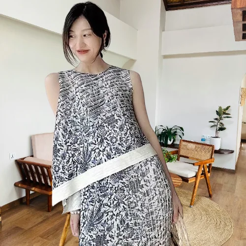 

Miyake Summer New Fashion Pleat Suit Women's 2025 Pleated Crew Neck Sleeveless Printed Top Plisse Premium Good-looking Skirt